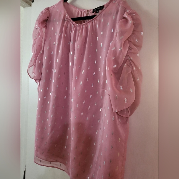 Sweet and ruffly pink blouse - Picture 1 of 8